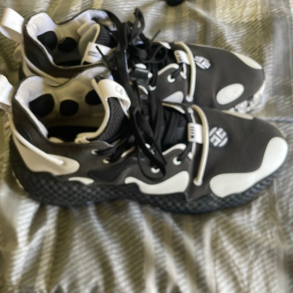 Harden 6s black and white